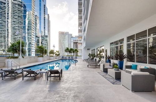 Brickell Condo | FREE Parking 2 King Beds Brickell 1BR Pool Gym