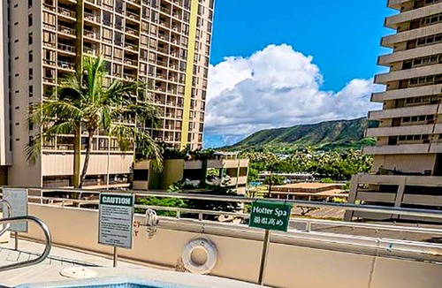 Diamond Head - Kapahulu - St. Louis Apartment | Free Parking /A Block Waikiki Beach