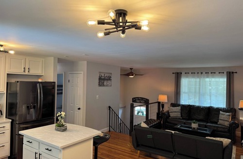 Geyser Crest House | Fully renovated- 2 LIVING ROOMS, HOT TUB, POOL, GAME ROOM, FIREPIT, PAGODA.
