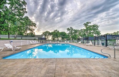 Kaiser House | Fun w/Family! Lake of the Ozarks Condo w/Pool