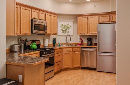 Alyeska Apartment | Girdwood Getaway - Hot tub with a View