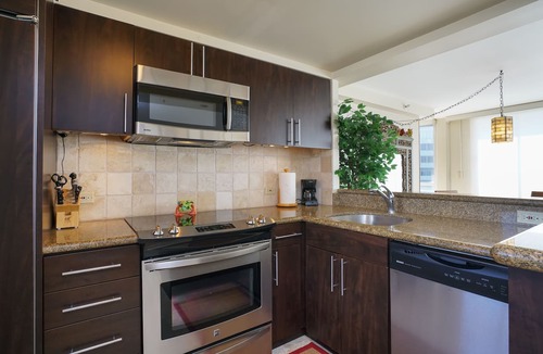 Diamond Head - Kapahulu - St. Louis Condo | Gorgeous Over the Ocean Lanai - 1 Bedroom, Full Kitchen