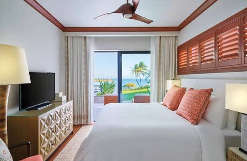 Lihue Hotel | Grand 4-Bedroom Island Residence with Full Kitchen Perfect for Group Getaways