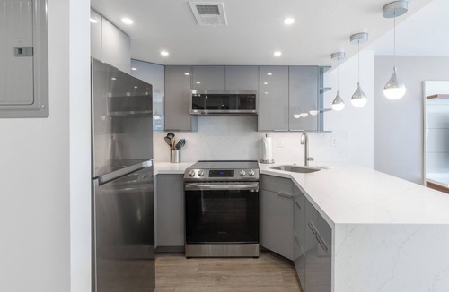 Waikiki Condo | Great Location In Wakiki! Amazing Ocean Views from your private lanai!