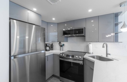 Waikiki Condo | Great Location In Wakiki! Amazing Ocean Views from your private lanai!