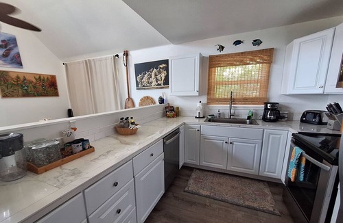 Keaau Cottage | Hale Kailani - Perfect Oceanfront Cottage for Relaxing Stays - Sunrise Views