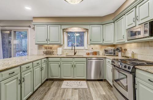 Briargate House | Half Gym-Hot Tub-Game Room-Trampoline-Fire Pits