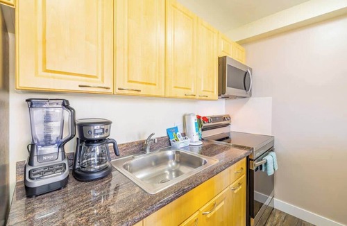 Waikiki Apartment | High floor hideaway w/lanai near the beach