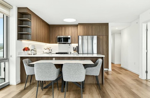 Ala Moana Apartment | High-Rise Retreat | Panoramic Ocean & City Views