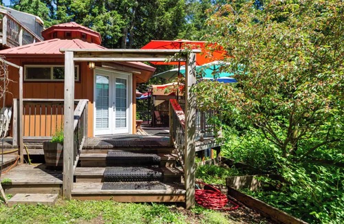 Alvadore Cottage | Hillside Deck Cottages: A cozy, rustic PNW retreat perfect for 4.
