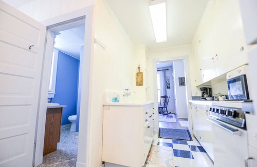 Seward Apartment | Historic 1 Bedroom Apartment Downtown Near Shopping Restaurants & SeaLife Center
