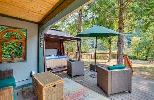 Mapleton Cottage | Historic Mapleton Cottage w/River Views & Hot Tub