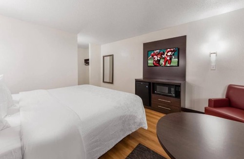 Crosswoods Hotel | Ideal Room for Family Travelers – Pet-Friendly + Great Location Near Highbanks