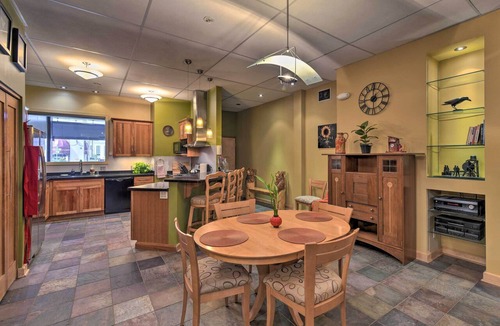 Downtown Anchorage Apartment | Idyllic Dtwn Anchorage Condo w/Fireplace!
