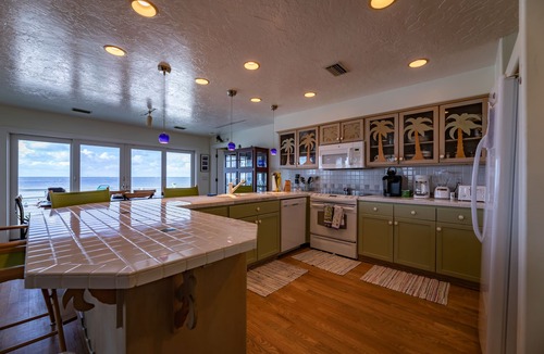 Anna Maria House | JULY, AUG. SPECIALS ,BEACHFRONT, PRIVATE BEACH ON THE WATERFRONT, Bring your Dog