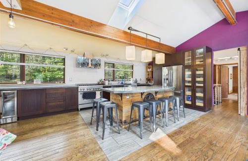 West Juneau House | Juneaus Ultimate Gathering Place 7BR, Ocean Views