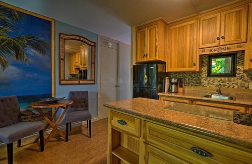 Historic Kailua Village Apartment | Kailua Studio w/Pool Access & Garden Views!