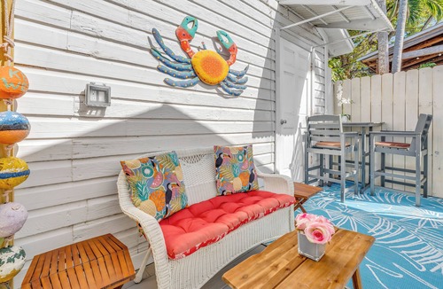 Truman Annex Apartment | Key West Steps to Duval, Truman Waterfront Park and Beach. Walk everywhere