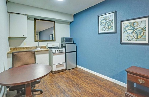 West San Antonio Apartment | King Bed with Kitchenette Non-Smoking