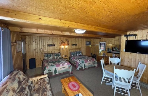 Melrose Hotel | Kitchenette - Spacious Room with Full Kitchen - Melrose MT