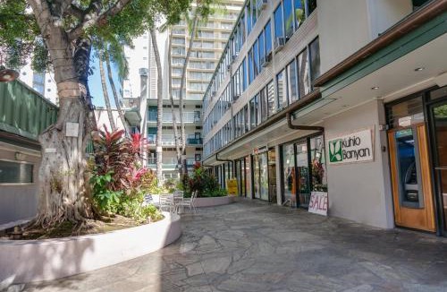 Waikiki Hotel | Kuhio Banyan Hotel (with Kitchenettes)