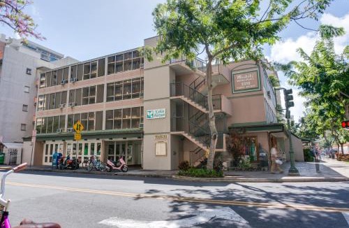 Waikiki Hotel | Kuhio Banyan Hotel (with Kitchenettes)
