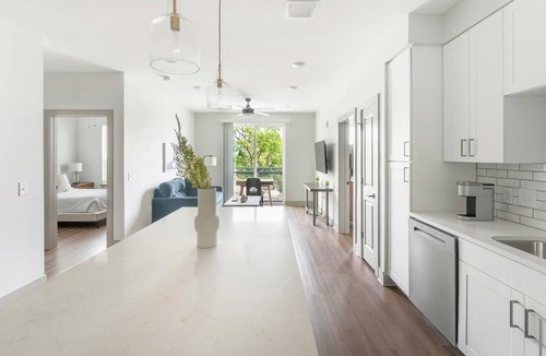 Edgehill Apartment | Landing | Amazing 2BD, Courtyard, Gym