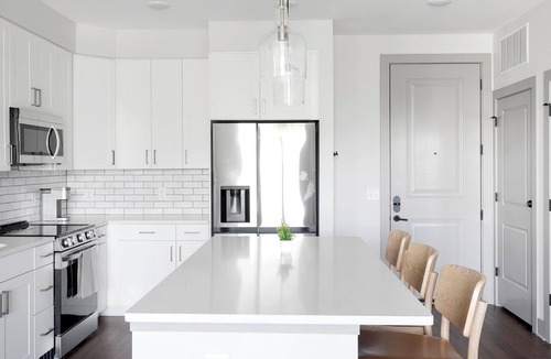 Edgehill Apartment | Landing | Chic 2BD, Yoga Studio, Courtyard
