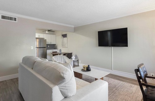 Rancho Oakey Apartment | Landing | Modern 1BD, Gym