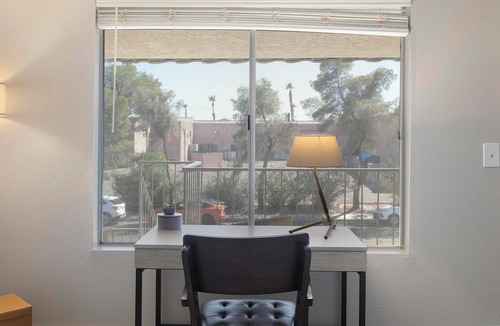 Rancho Oakey Apartment | Landing | Modern 1BD, Gym