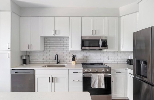 Edgehill Apartment | Landing | Modern 2BD, Gym, Courtyard