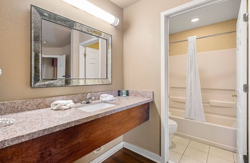 Garden Hills Condo | Large 2 Bedroom Condo in Buckhead Sleeps 6