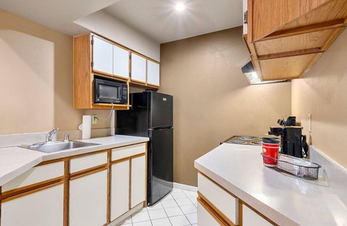 Garden Hills Condo | Large 2 Bedroom Condo in Buckhead Sleeps 6