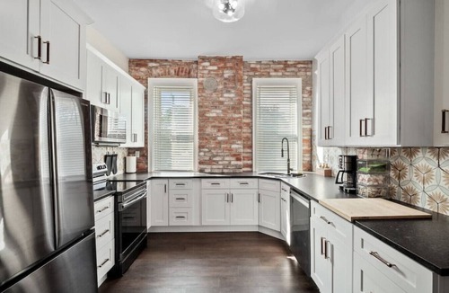 Shaw House | Luxury Living: Grand 7BR/5BA near Everything