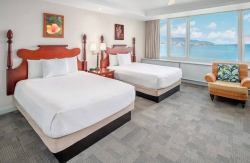 Kahului Hotel | Making The Best Memories Along The Way! 2 Relaxing Units, Outdoor Pool!