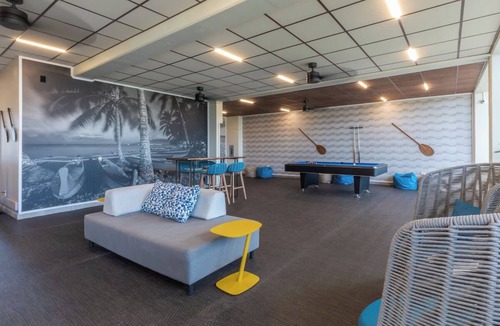 Kahului Hotel | Making The Best Memories Along The Way! 2 Relaxing Units, Outdoor Pool!