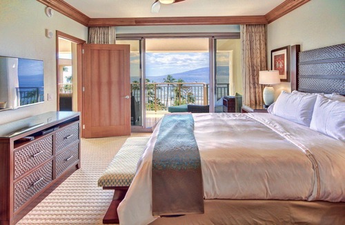 Kaanapali Villa | Maui Resort Rentals: Hyatt Residence Club – 2BR Oceanfront Middle Floor VIlla