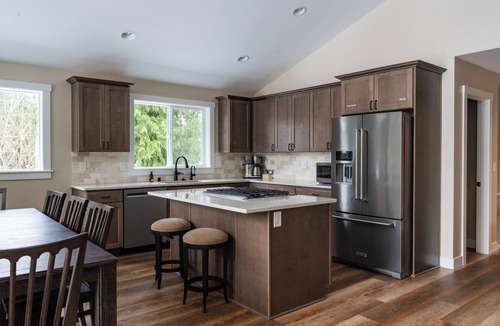 May Creek House | May Creek Peaks: Custom built home on private acres w/mountain views, covered spa, luxury amenities