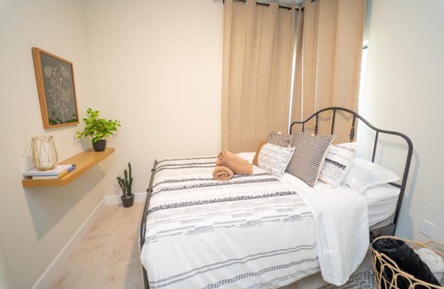 Liberty City Apartment | Miami Luxury 5BD Home! Next to Wynwood & Design district