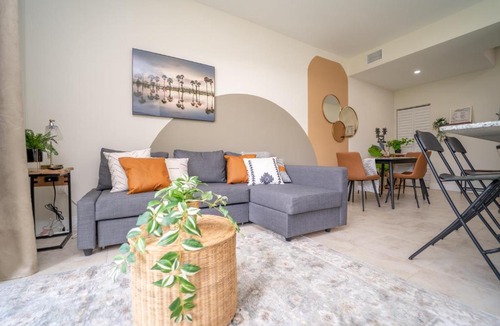 Liberty City Apartment | Miami Luxury 5BD Home! Next to Wynwood & Design district