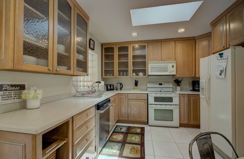 Long Meadow House | Mid-Century Retreat close to Everything.