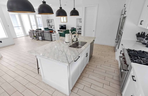 Greenway Plaza-Upper Kirby House | Modern 4-Story Townhome Med Center Sleeps 8