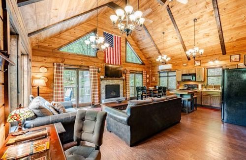 East Stroudsburg House | Modern Cabin – Waterfront & Private! near falls, golf, hiking, fishing & more!