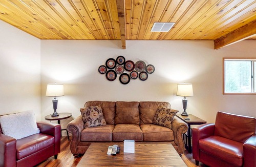 Peshastin House | Mountain-view hideaway with hot tub, patio, deck, & outdoor firepit