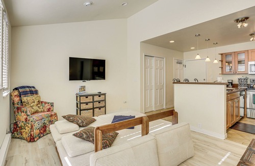 Vail Apartment | Mountain-View Studio: Top Floor, Private Deck