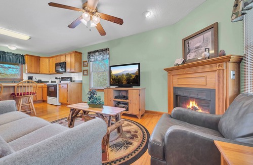 Pigeon Forge Cabin | Mountain Views | Hot Tub | Jacuzzi | Wi-Fi