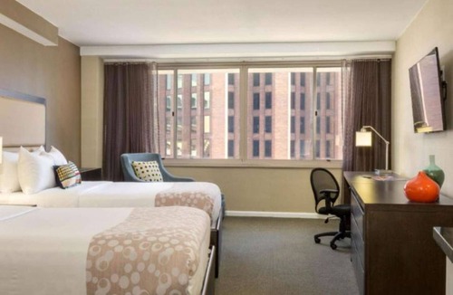 Logan Square Hotel | Museum Mile Stay | Gym. Rooftop Pool. Full Kitchen