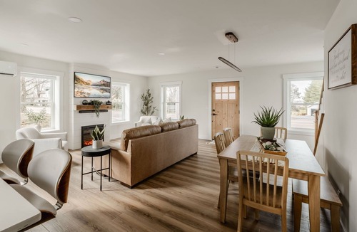 Leacock-Leola-Bareville House | New Build Hot Tub Family Retreat in Amish Country