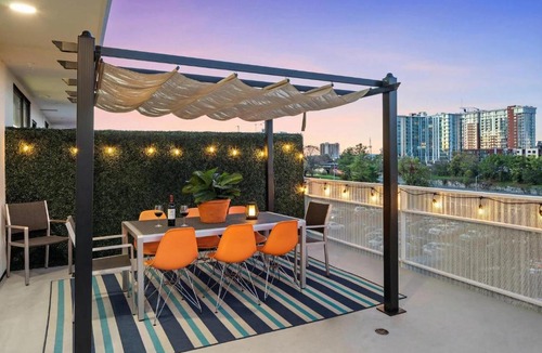Edgehill Apartment | New Walk to Gulch - Private Penthouse Pool & Deck Views