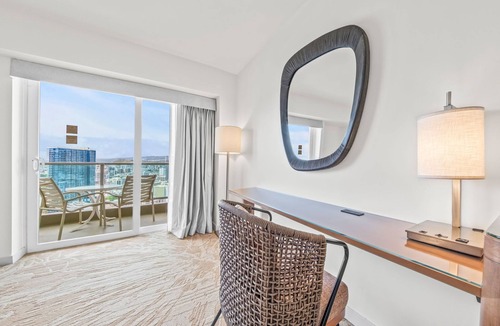Ala Moana Condo | Newly Renovated, Incredible Balcony Views 1316